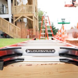 Louisville fxp1800hd fiberglass pinnacle pro platform step ladder 4 26.jpg